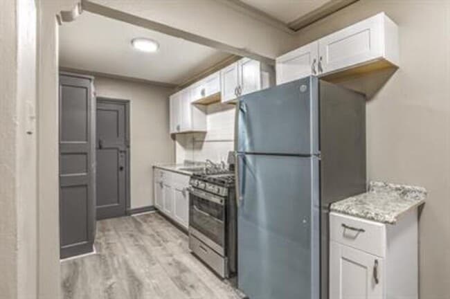 Building Photo - 807 Clara Ave