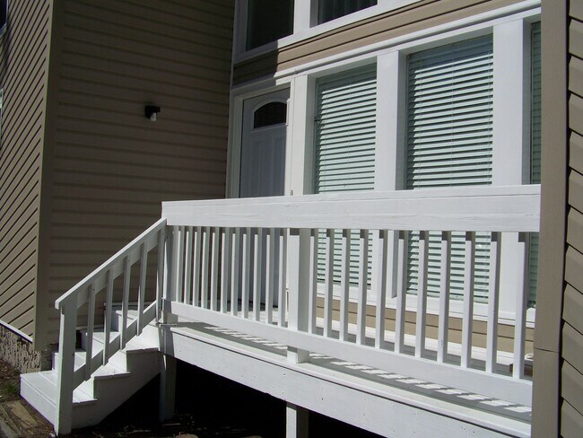 Building Photo - WATERS EDGE