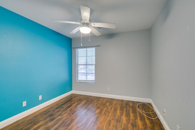 Building Photo - BEAUTIFUL POOL HOME W/RV