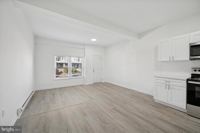 Building Photo - 705 S 60th St