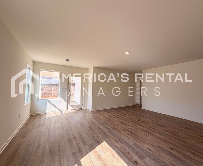 Building Photo - Available NOW! Spacious 5-Bedroom Single Level Home!