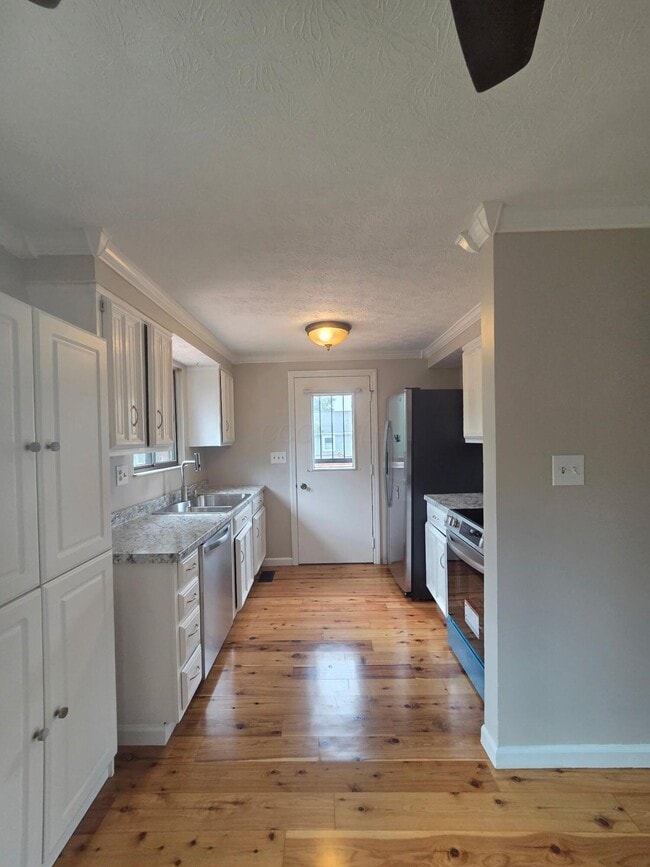Building Photo - 5225 Wolf Run Dr