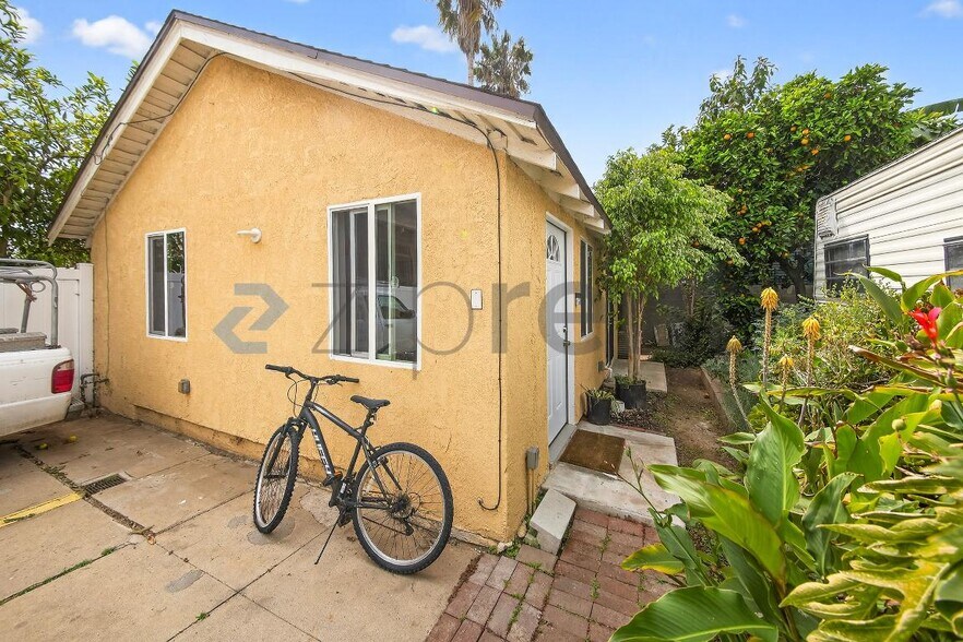 Building Photo - Unit