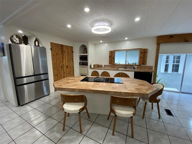 Building Photo - 5514 Lagoon Dr