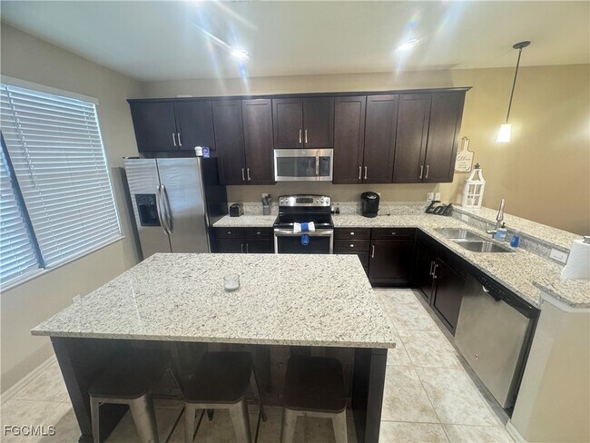 Building Photo - 11901 Izarra Way