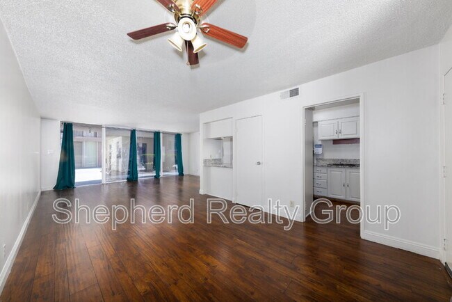 Building Photo - 6979 Palm Ct