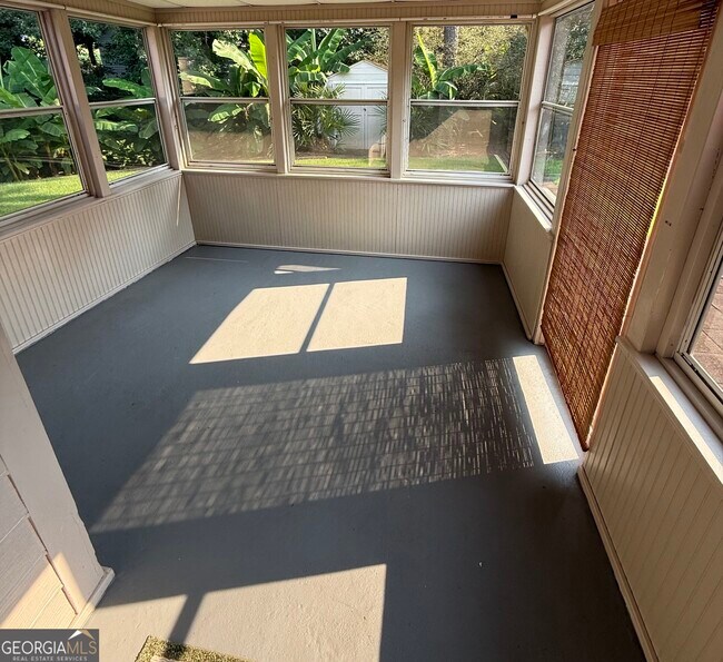 Building Photo - 3897 Saddlecreek Dr