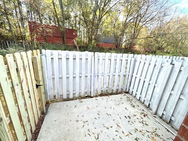 Building Photo - 118 Railroad Ridge Rd