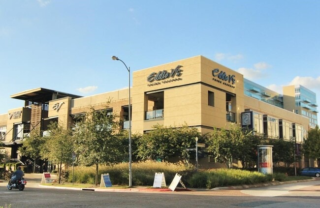 Building Photo - 15807 Fleetwood Oaks Dr