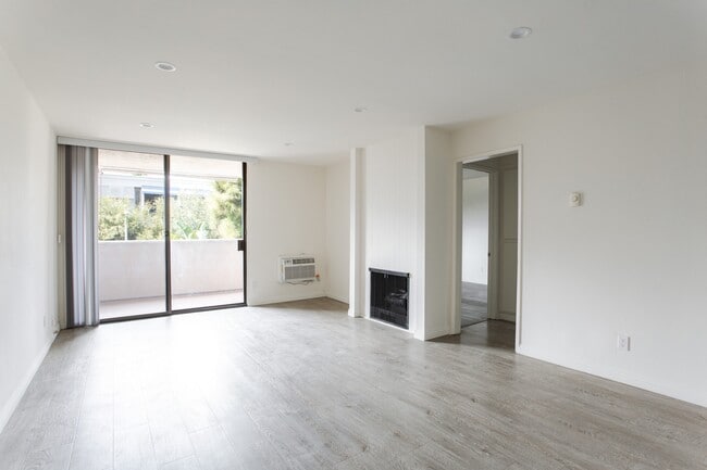 Building Photo - West Knoll Plaza Apartments