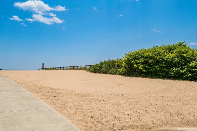 Building Photo - 25 Biscayne Blvd