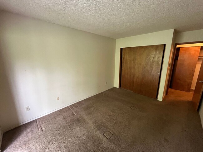 Building Photo - 1 Bed/1 Bath with River Views! Riviera Ridge Apartments