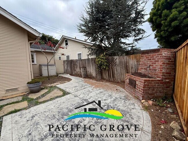 Building Photo - Pacific Grove 2-bedroom , 2 bath. Prime Walk to Town Location!