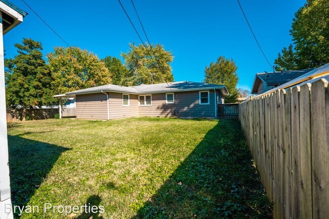 Building Photo - 3 br, 2 bath House - 2825 S. Stewart Ave