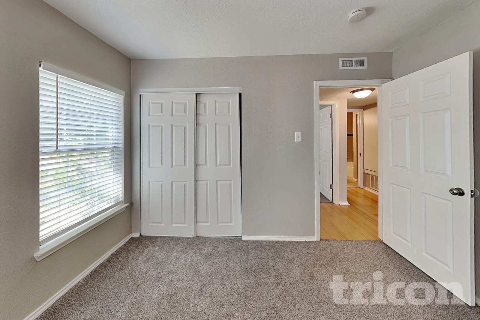 Building Photo - 706 Olney Dr