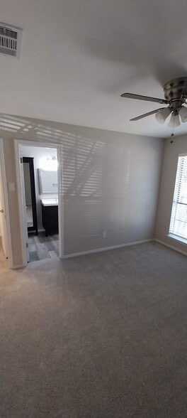 Master Bed - 8539 Holly St