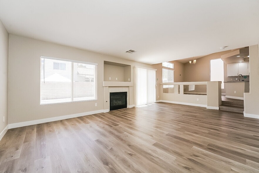 Building Photo - 8733 Country View Ave