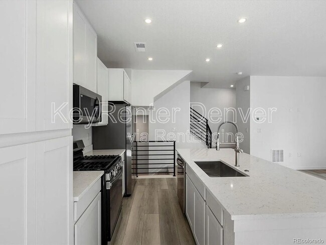 Building Photo - 2028 S Holly St