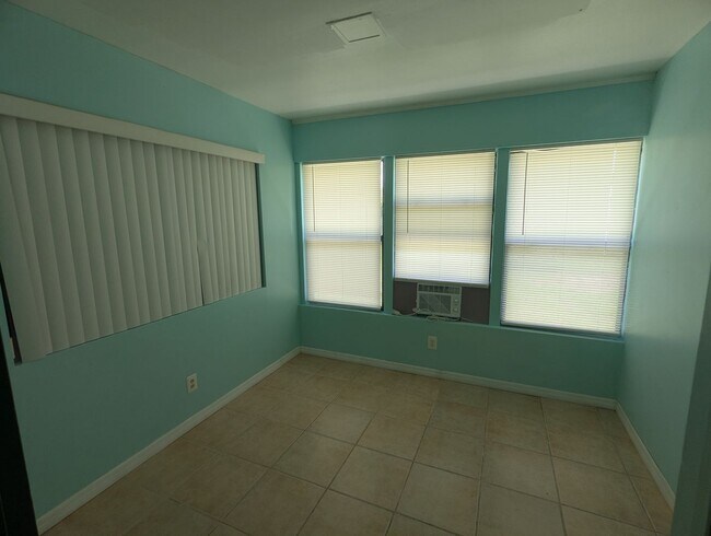 Building Photo - 1521 Normandy Way
