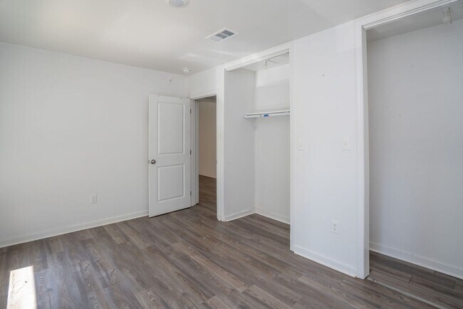 Building Photo - 7800 Choctaw Rd