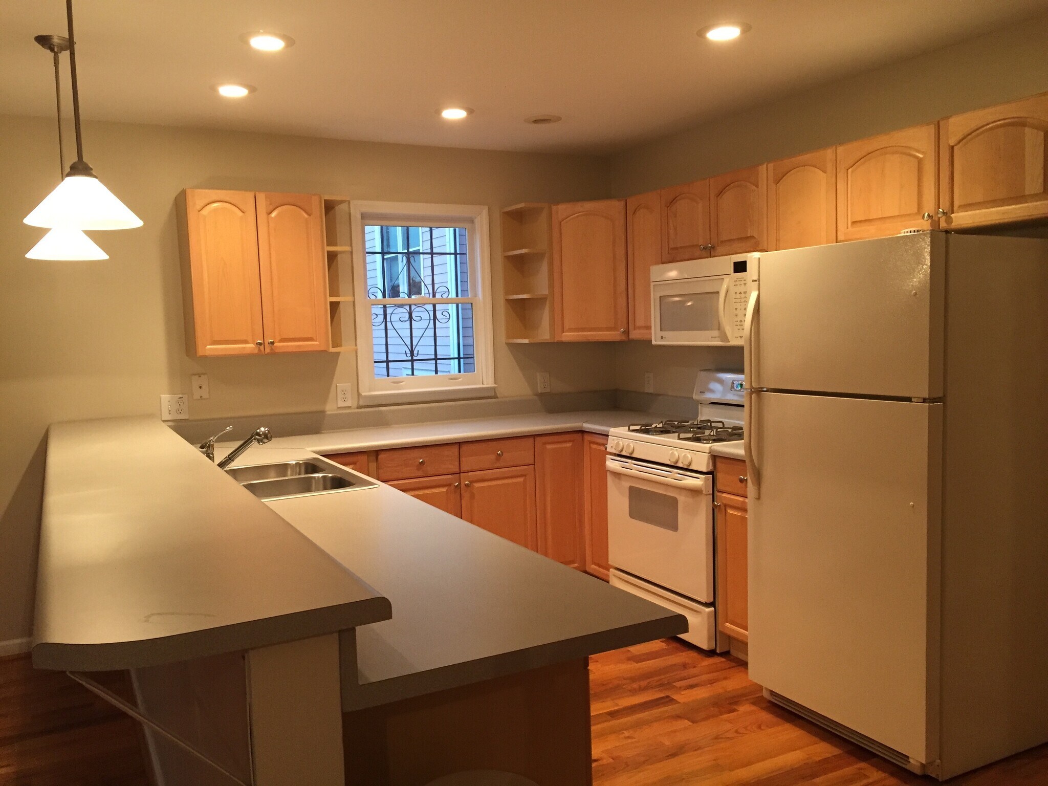 Building Photo - 685 Garibaldi St SW