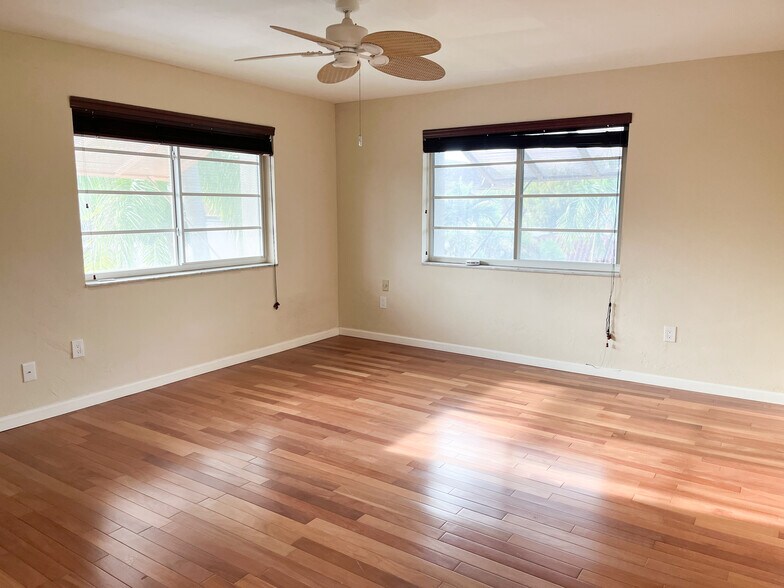 Building Photo - 9394 SW 77 Avenue