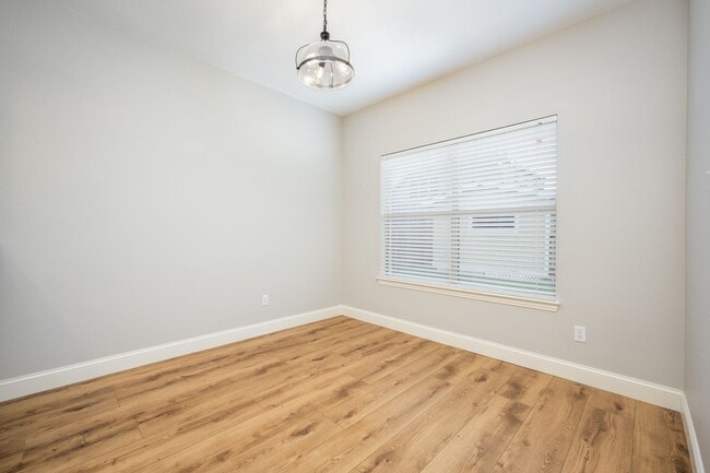 Building Photo - Exclusive 4 Bedroom • Lovely Backyard Spac...