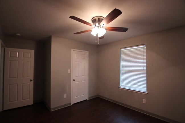 Building Photo - Tour Today! Must see 3 Bedroom 2 Bath Dupl...