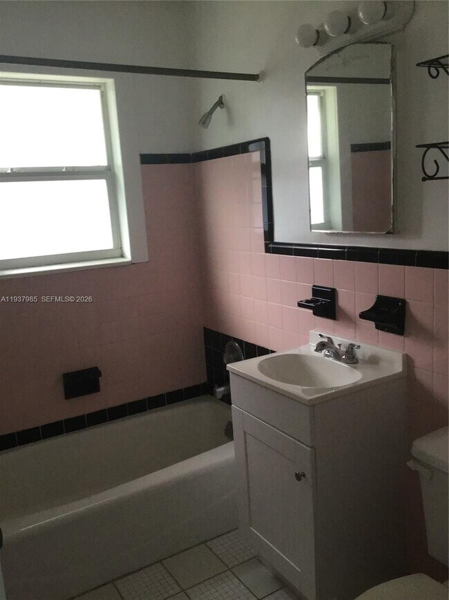 Building Photo - 429 49th St