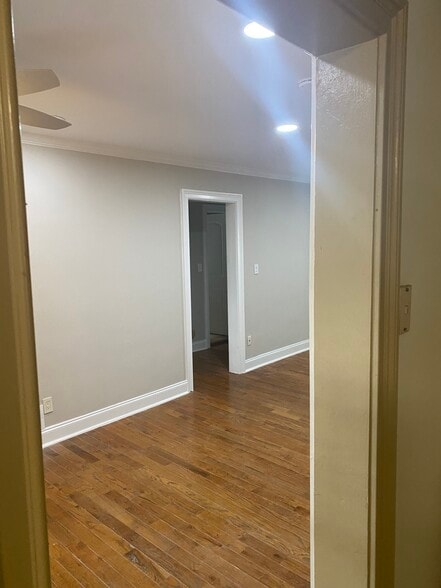 Entrance to bedrooms and bath - 1732 Monroe Dr NE