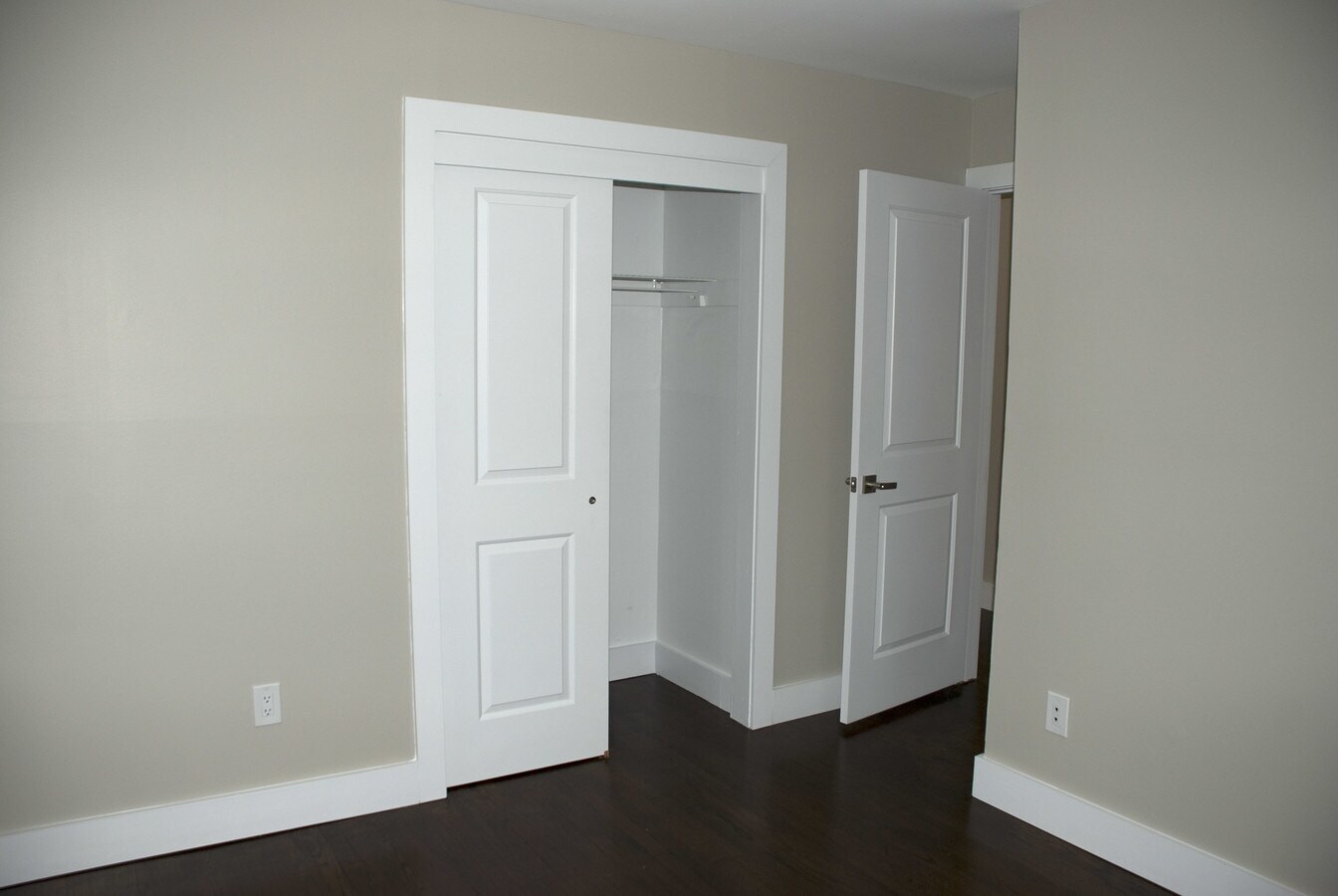 Building Photo - 519 Jackson Ave