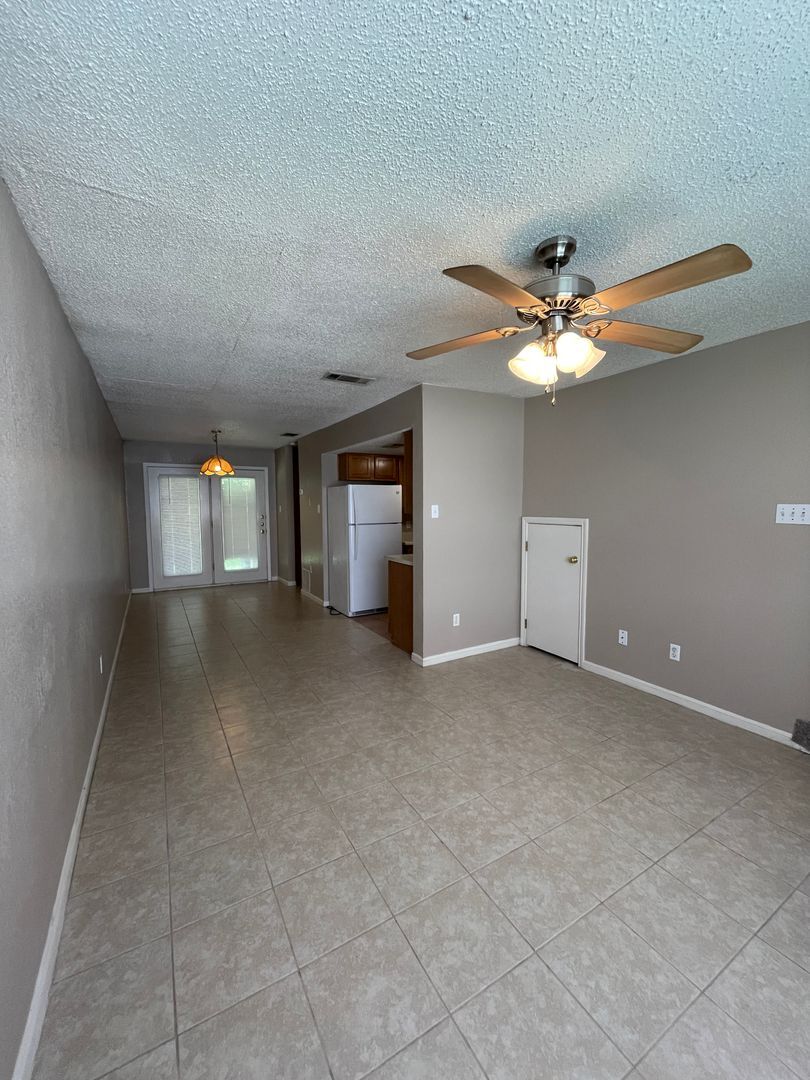 Building Photo - 1208 Monroe Loop