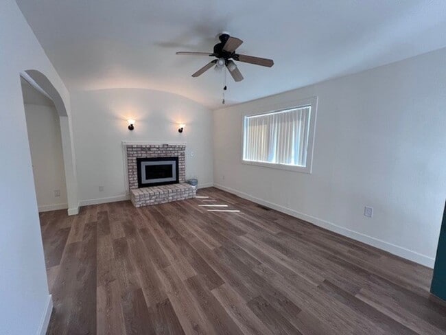 Building Photo - Beautiful Land Park home with fresh paint and new flooring throughout.