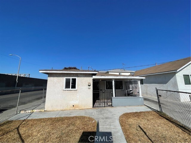 Primary Photo - 1077 S Rowan Ave