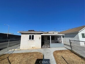 Building Photo - 1077 S Rowan Ave