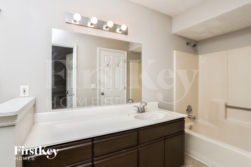 Building Photo - 416 Oak Pl