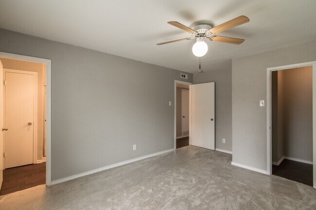 Building Photo - 5214 Spring Lake Dr