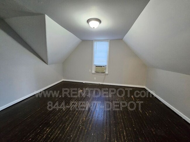 Building Photo - 308 E Iowa St