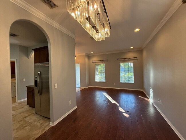 Building Photo - 5 BEDROOM HOUSE WITH PRIVATE POOL AND LAKE...