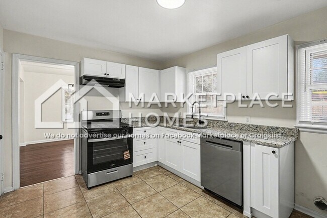 Building Photo - 2038 E Lilac Ln