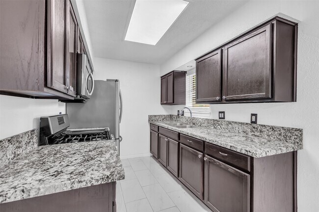 Building Photo - 12110 Panay Dr