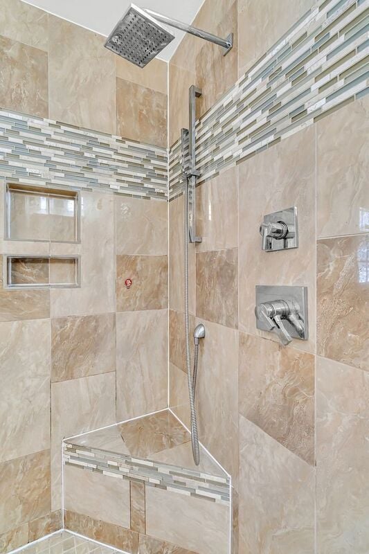 Building Photo - 121 Sully St