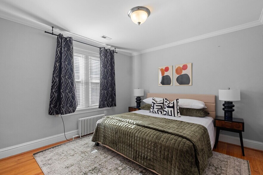 Building Photo - 7055 Dartmouth Ave