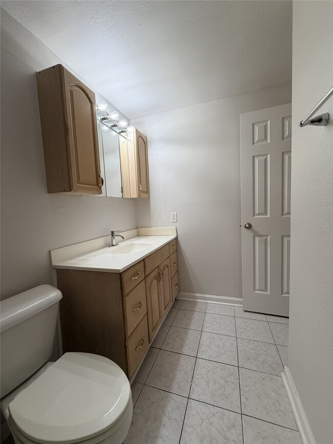 Building Photo - 3045 Walnut Bend Ln