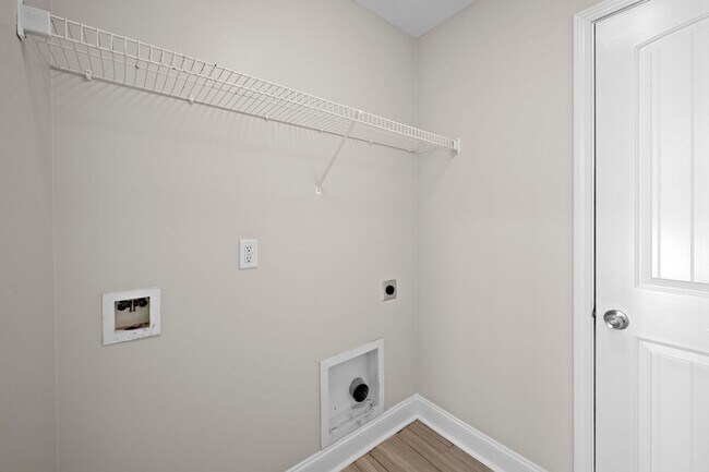 Building Photo - 1385 Sussex Dr