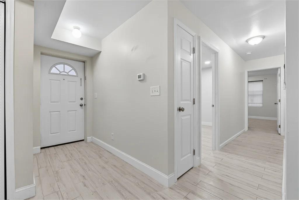 Building Photo - 270 S 20th St