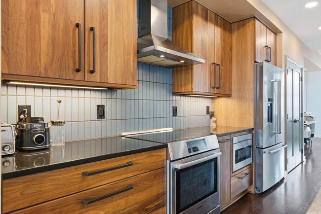 Building Photo - 145 N High St