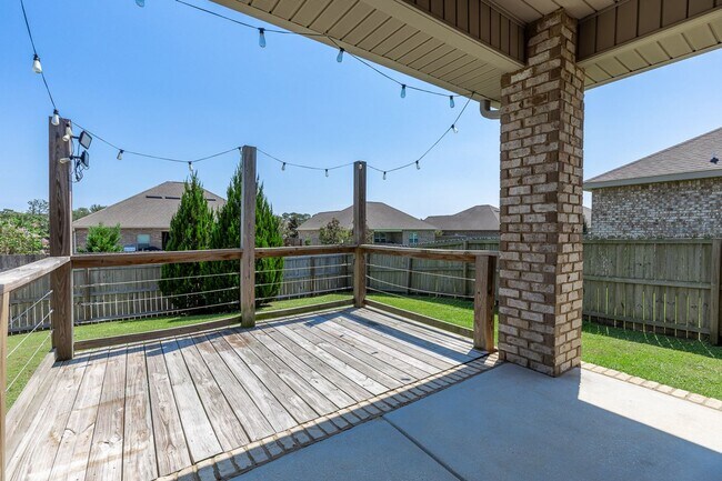 Building Photo - Move-In Ready Fairhope Home with Modern Fe...
