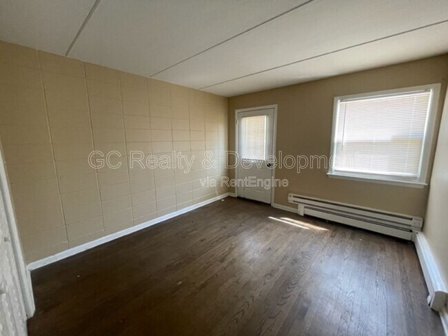 Building Photo - 255 Uteg St