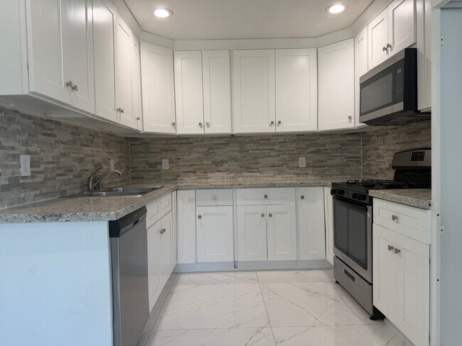 Building Photo - 2516 Fernley Dr